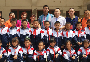 關(guān)注教育，捐資助學(xué)，點(diǎn)燃寒門(mén)學(xué)子希望之火